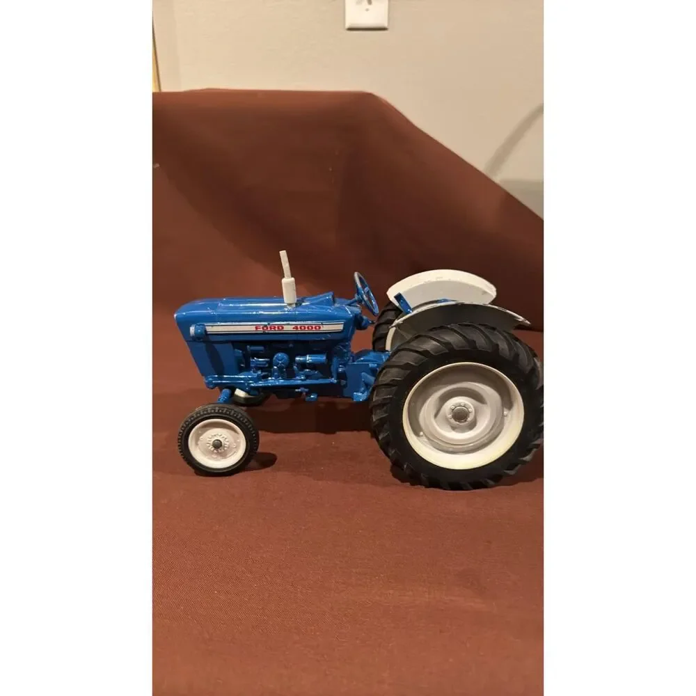 Ertl Ford 4000 Wide- Front Tractor w/ 3-Point Hitch 1/16
